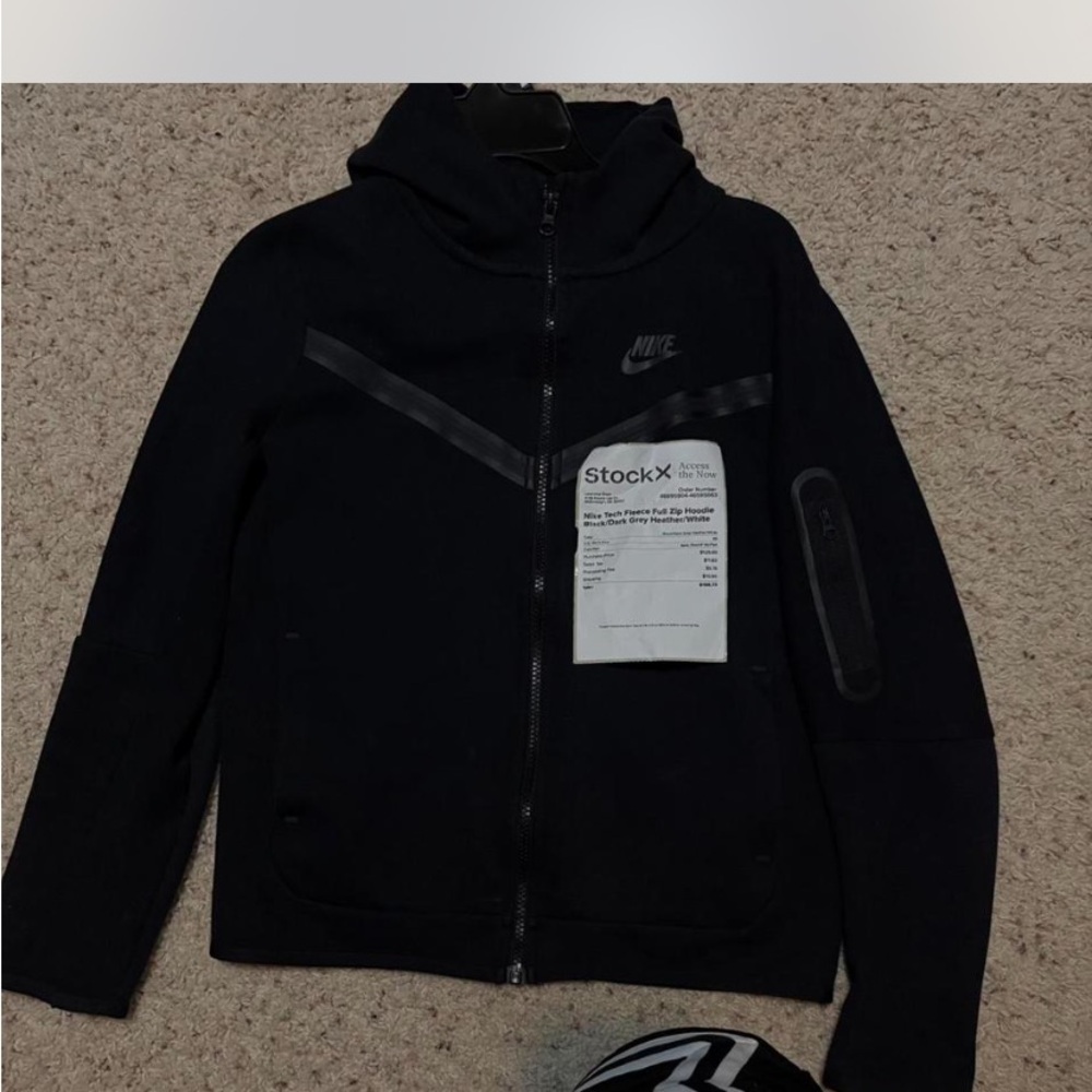 Nike Black Performance Jacket for Active Wear it got small fits like a small